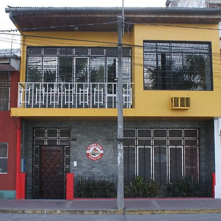 Flying Dog Hostel Iquitos Exterior foto